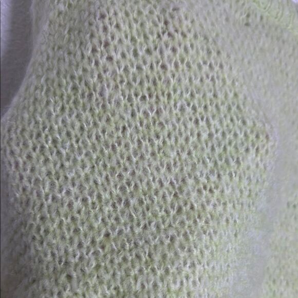 NWT- One Grey Day- Women's key lime Green griffin pullover Sweater- Size Small - Picture 3 of 6